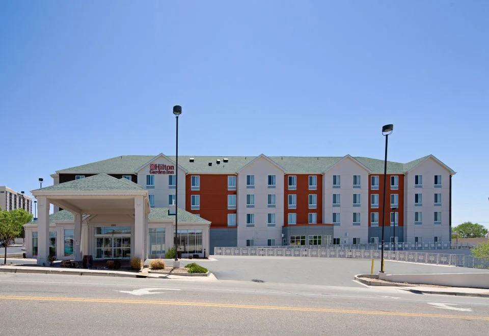 Exterior and covered entrance of Hilton Garden Inn Albuquerque Airport